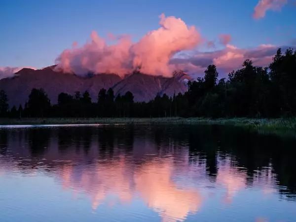 新西兰湖边景色