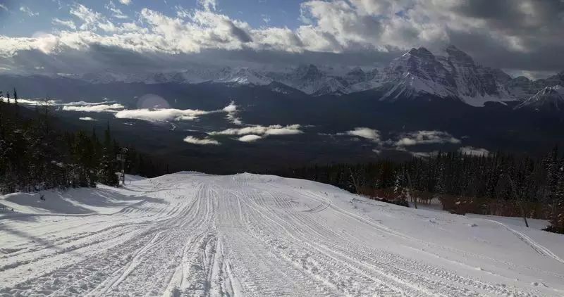 加拿大路易斯湖滑雪场
